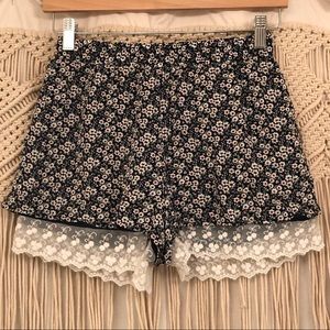 High Waisted Lace Trim Floral Shorts